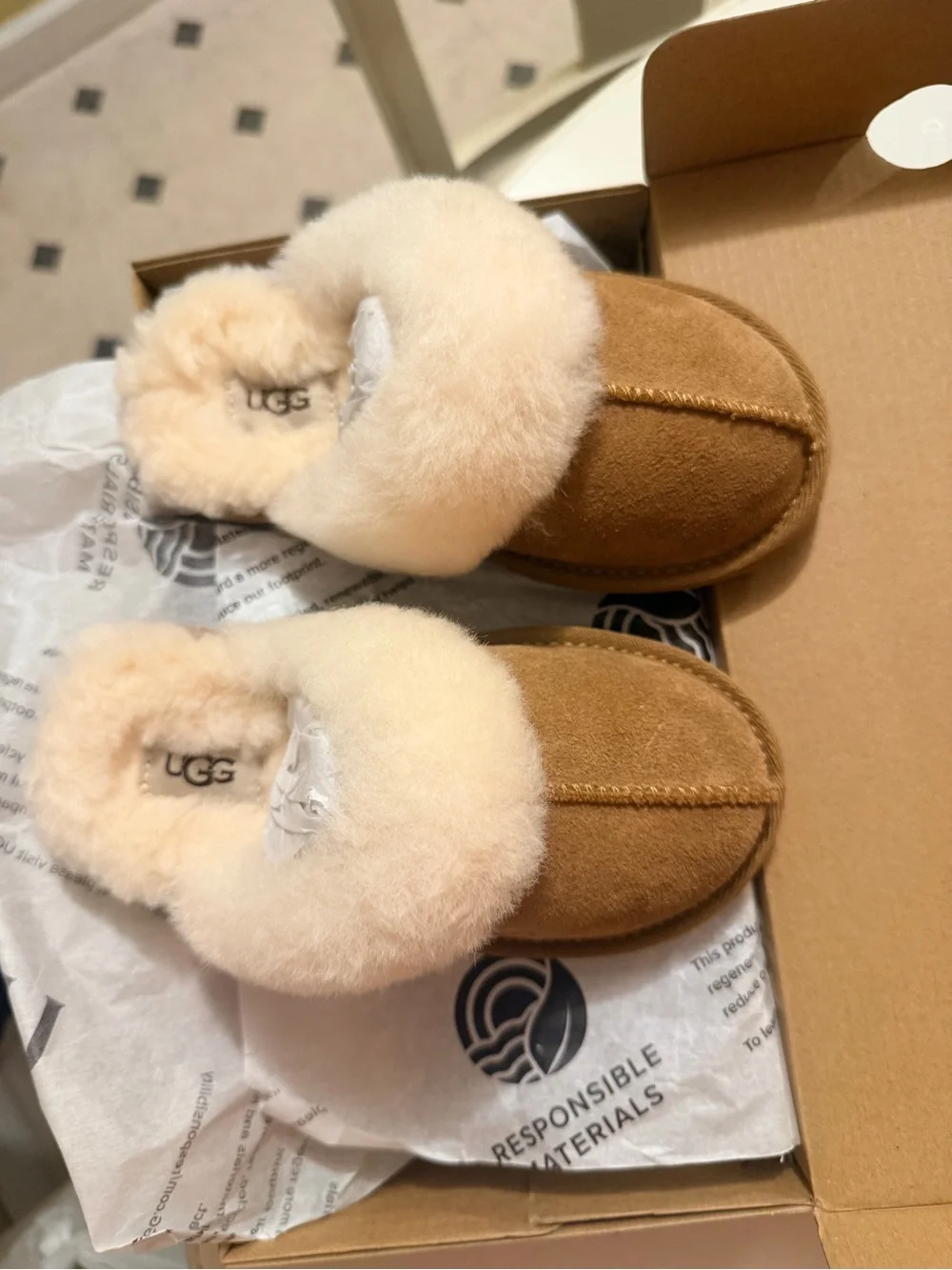 Kids UGG Cozy Shearling Slide Slippers in Cream and Chestnut